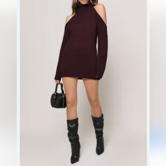 Tobi Dresses & Skirts - TOBI Give Love Cold Shoulder Sweater Mini Dress. Size L